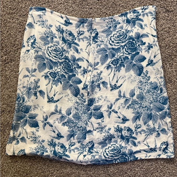 REFORMATION Mini Skirt Margot Pompadour Blue and White Toile Floral Skirt 6 - Picture 4 of 8
